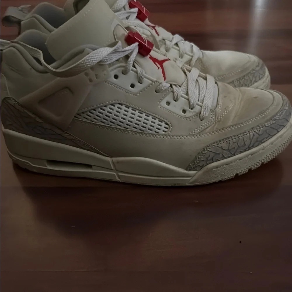 Jordan Sneakers in Cream and Red